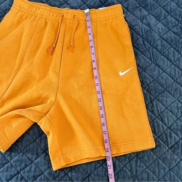 Nike Shorts Women Medium Essential Sweat shorts Fleece Orange Oversized Z - Picture 10 of 10